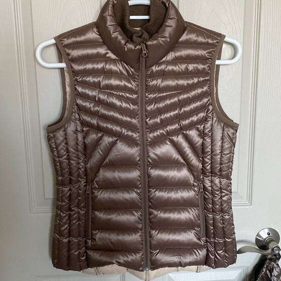 Bernardo Jackets & Blazers - Bernardo Packable Puffer Vest Sz Med